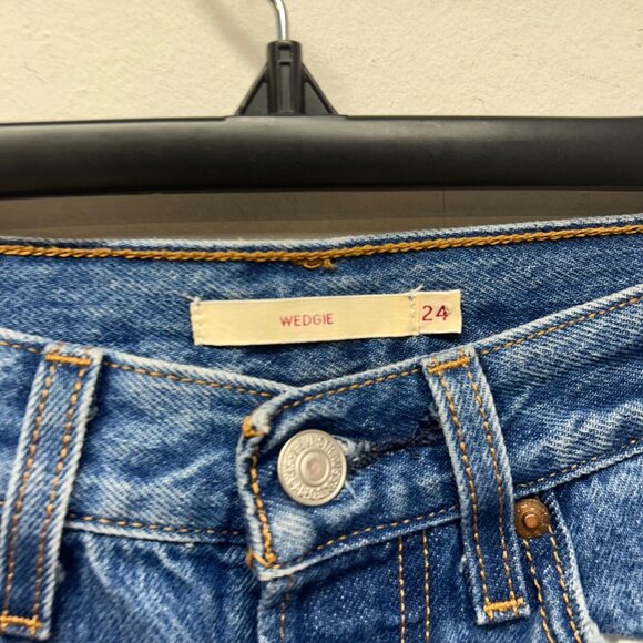 Levi's premium wedgie high rise jeans button fly distressed 24 - Picture 2 of 12